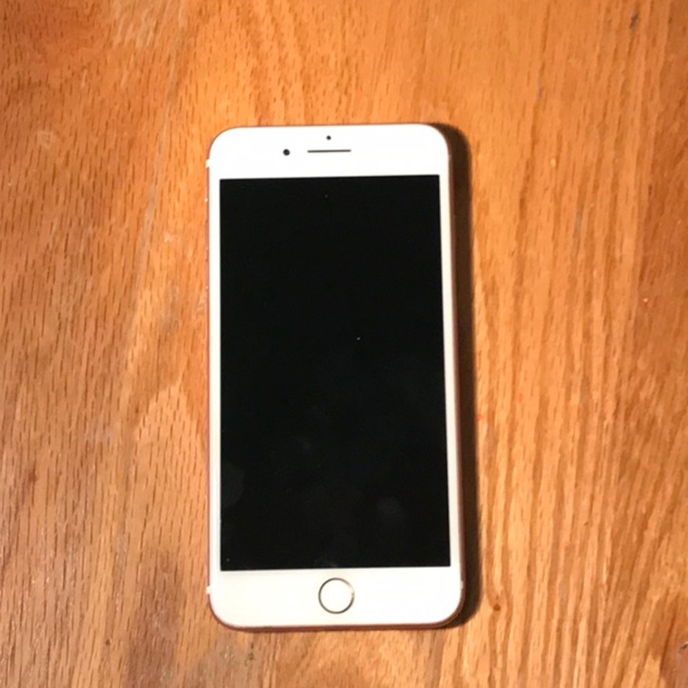 IPhone 7 Plus rose gold.
